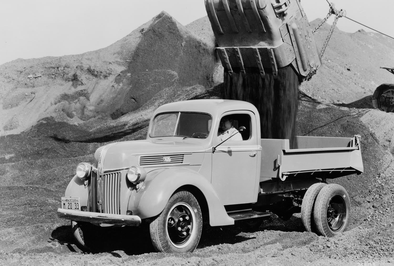 1940 Ford dump truck  0401-0878