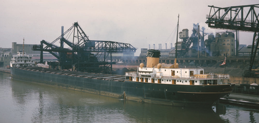 1940 Ford ore freighter unloading  0401-0884