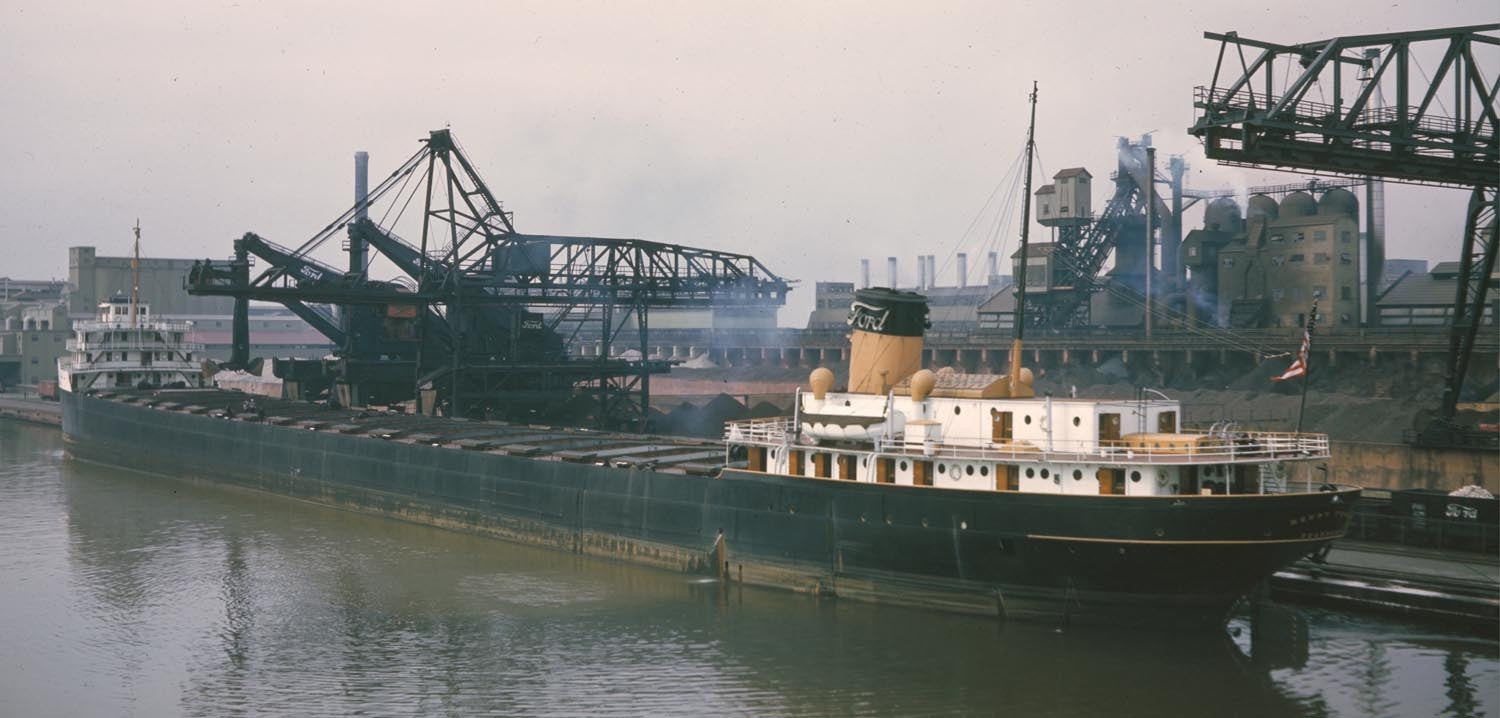 1940 Ford ore freighter unloading  0401-0884