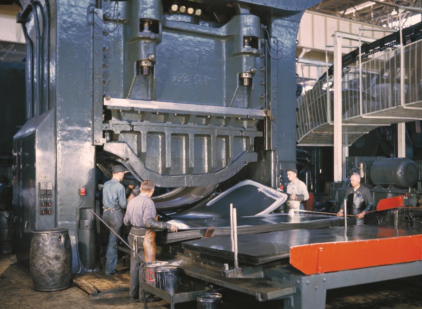 1940 Ford Rouge Stamping Plant operations  0401-0890
