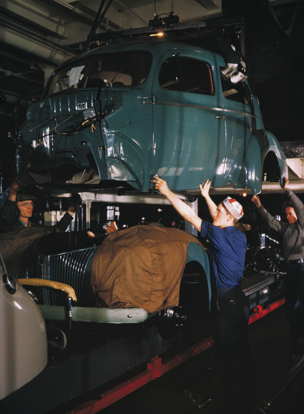 1940 Ford Standard Sedan body installation 0401-0894