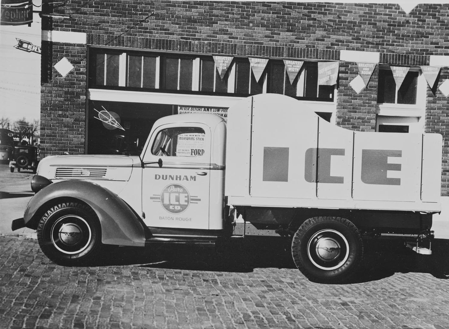 1941 Ford ice truck  0401-0901