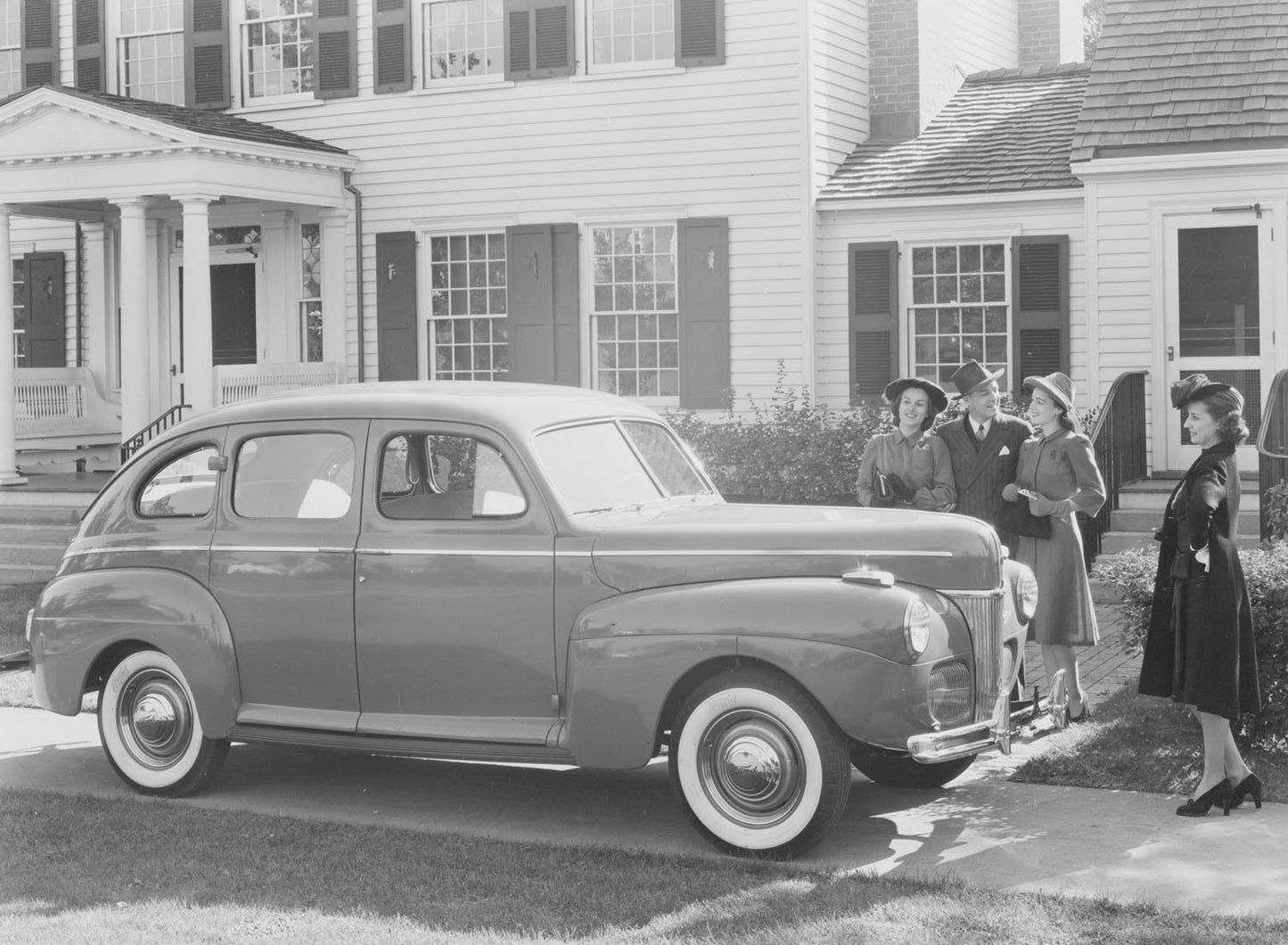 1941 Ford Super Deluxe Fordor sedan  0401-0906