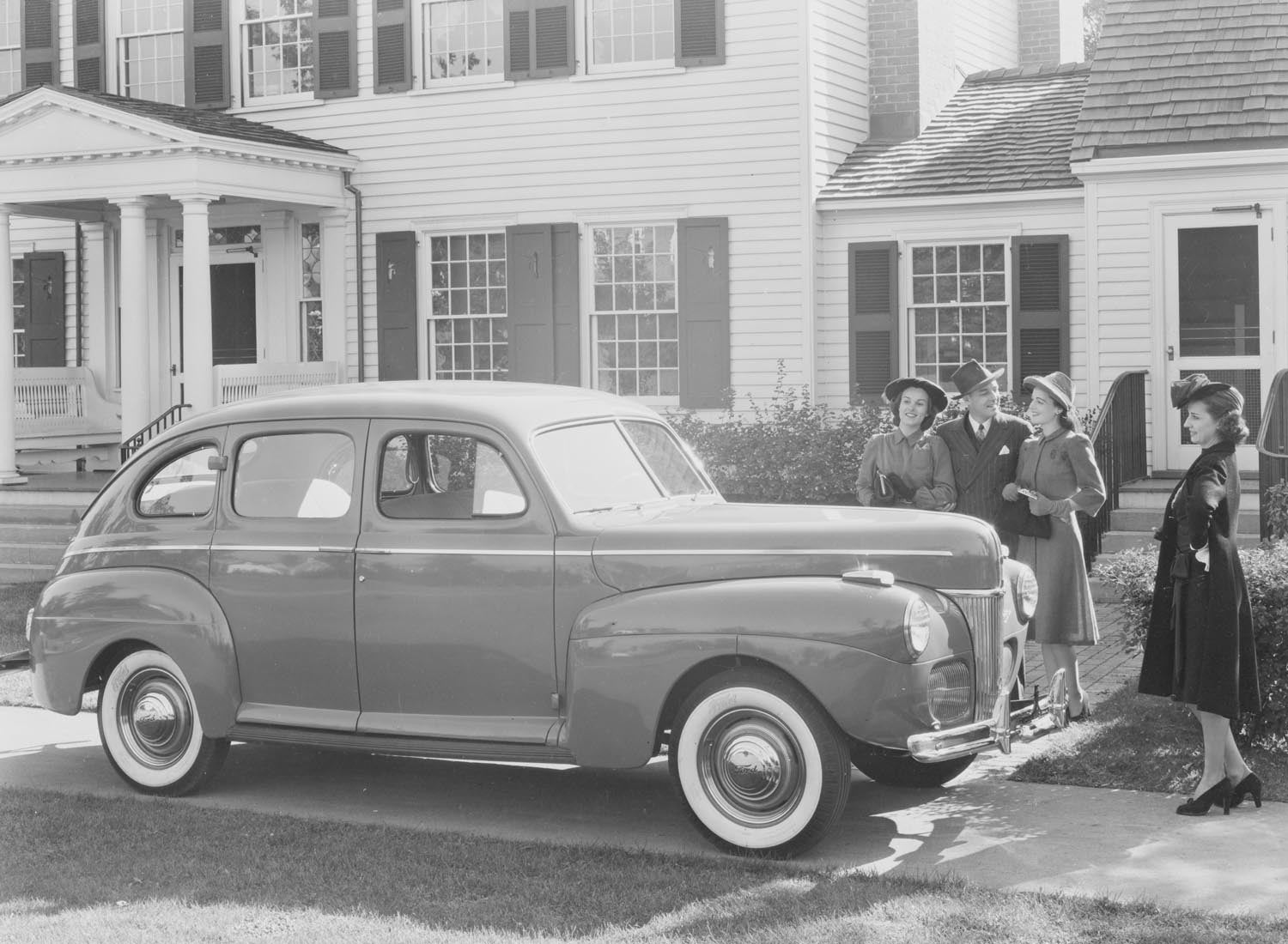 1941 Ford Super Deluxe Fordor sedan  0401-0906