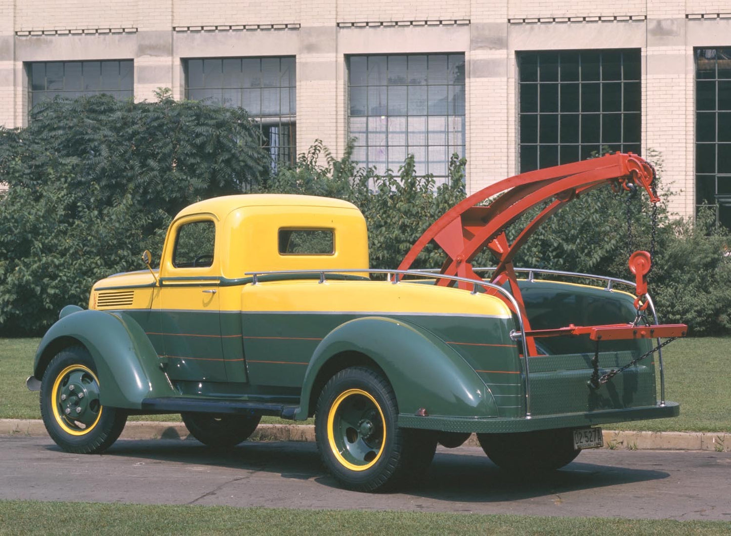 1941 Ford tow truck  0401-0908