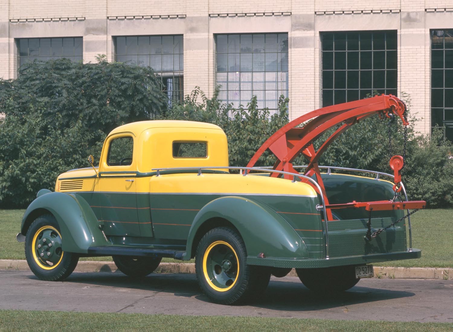 1941 Ford tow truck  0401-0908
