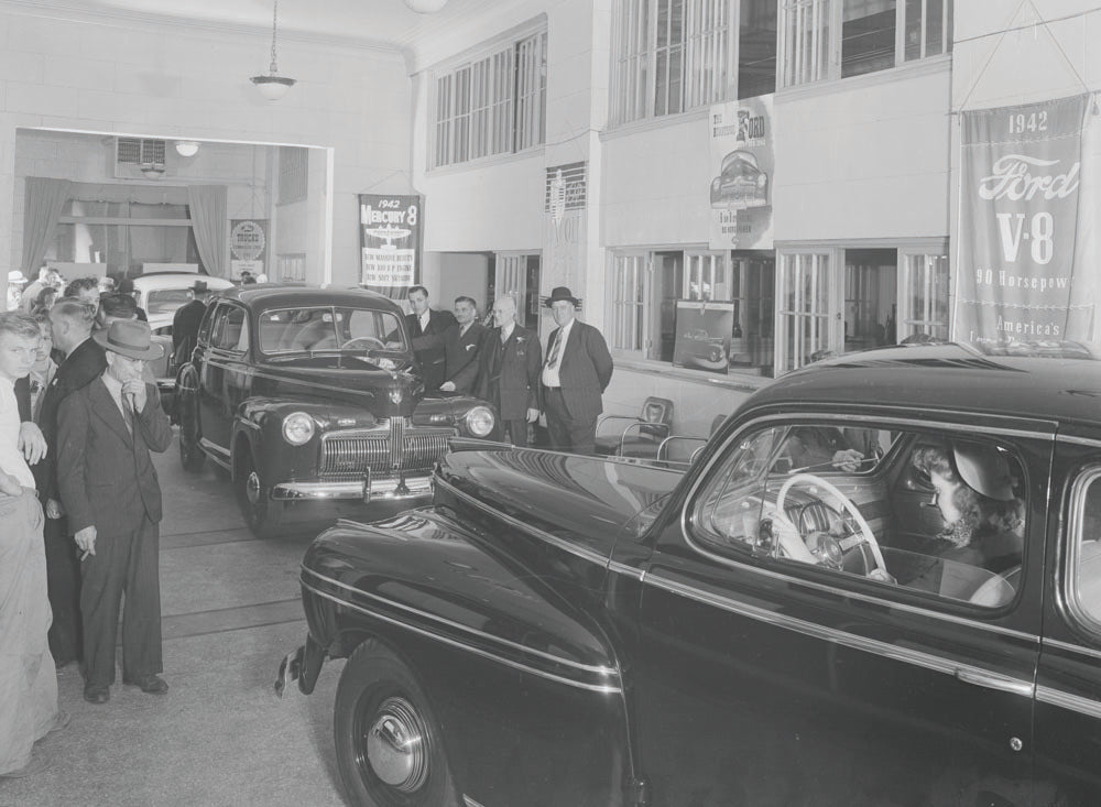 1942 Ford dealership Bob Ford Inc  0401-0917