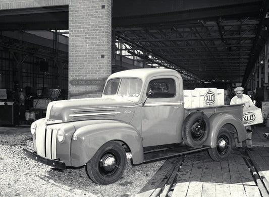 1942 Ford Express pickup truck  0401-0920
