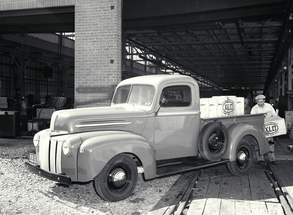 1942 Ford Express pickup truck  0401-0920