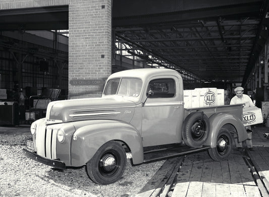 1942 Ford Express pickup truck  0401-0920
