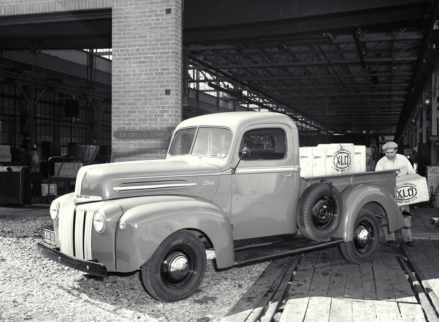 1942 Ford Express pickup truck  0401-0920