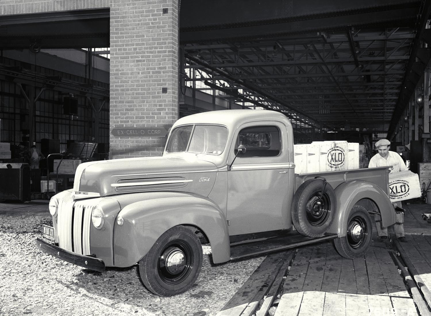 1942 Ford Express pickup truck  0401-0920