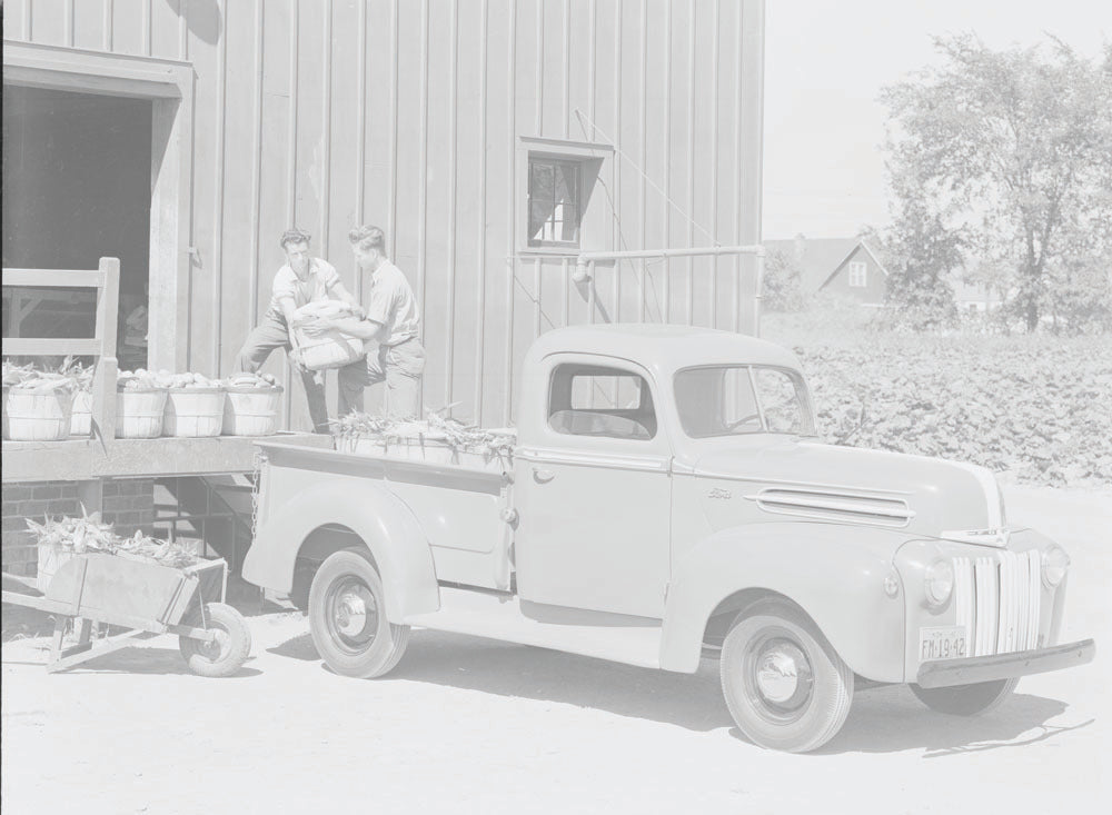 1942 Ford pickup truck  0401-0930