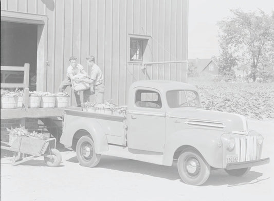 1942 Ford pickup truck  0401-0930