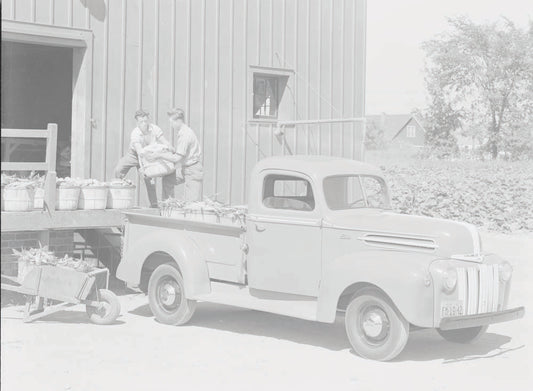 1942 Ford pickup truck  0401-0930