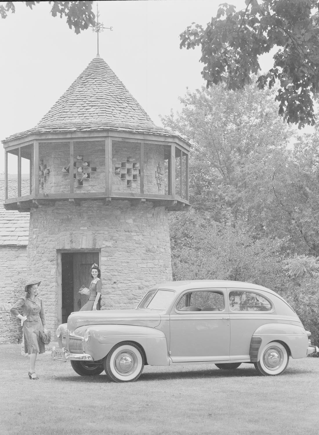 1942 Ford Super DeLuxe  0401-0944