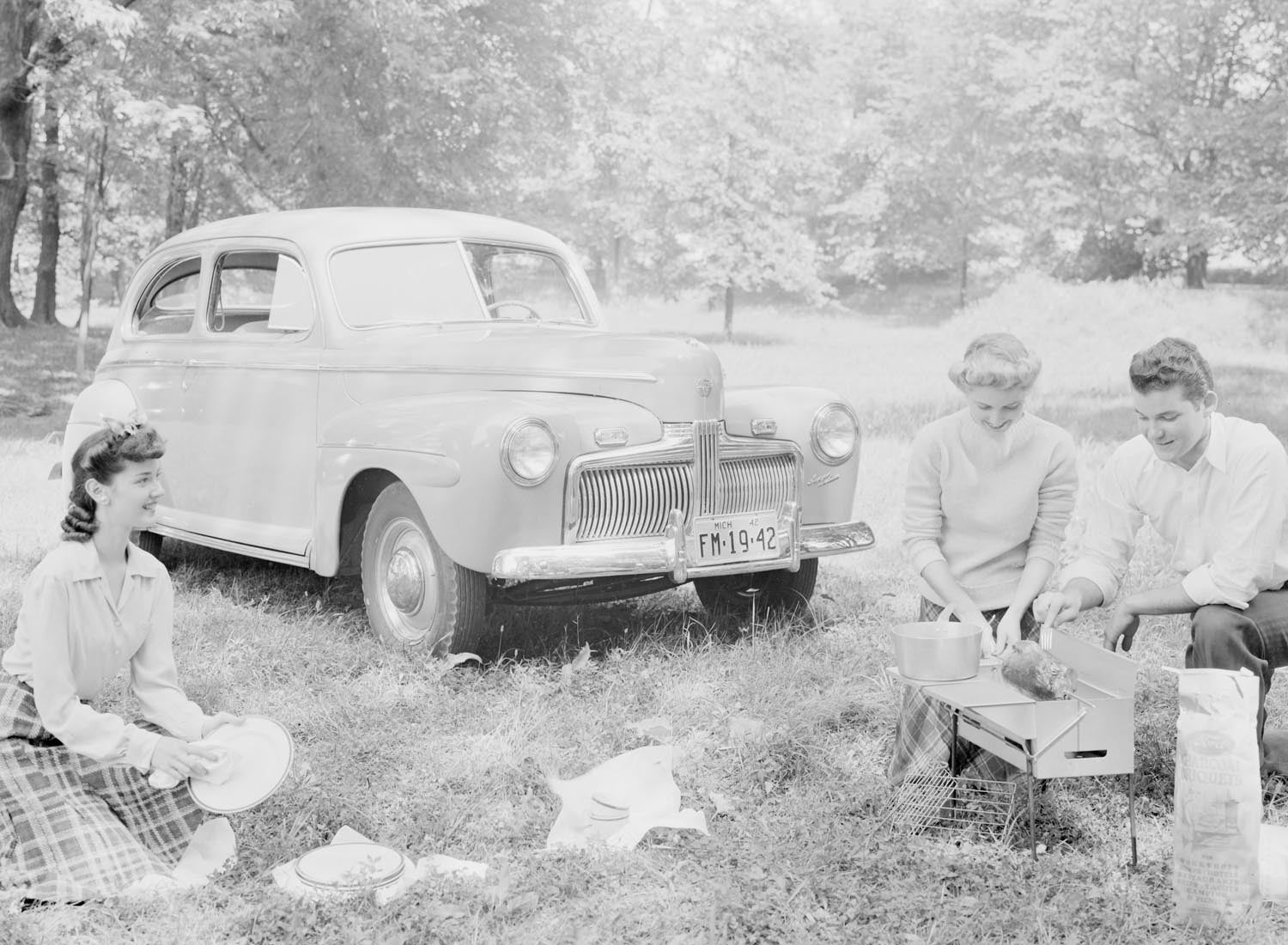 1942 Ford Super Deluxe  0401-0946