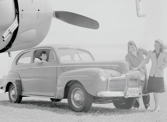 1942 Ford Super Deluxe  0401-0947