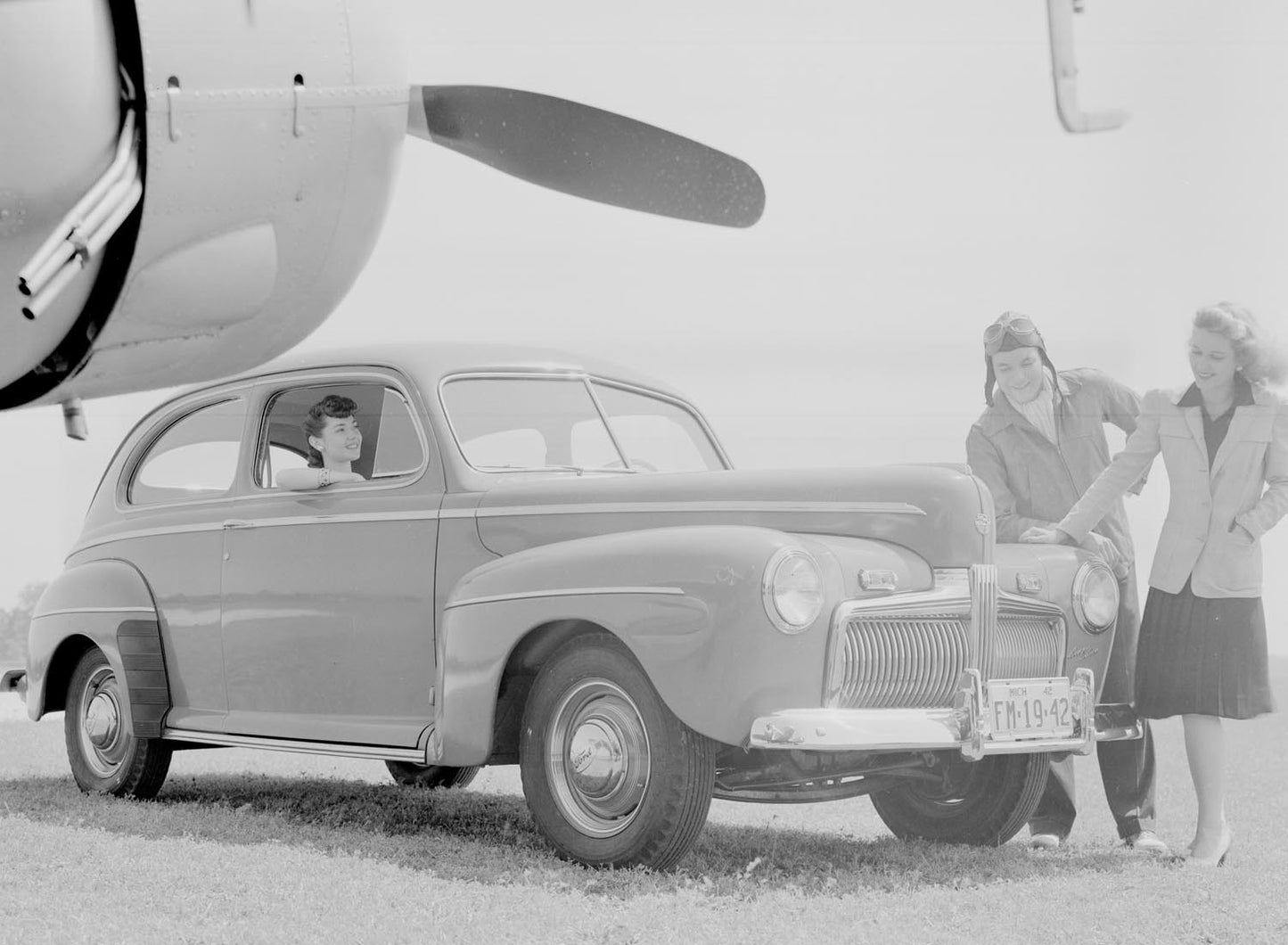 1942 Ford Super Deluxe  0401-0947