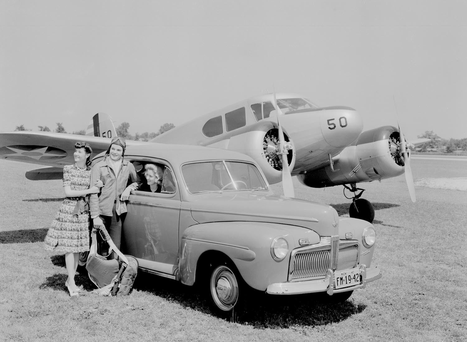 1942 Ford Super DeLuxe with airplane  0401-0948