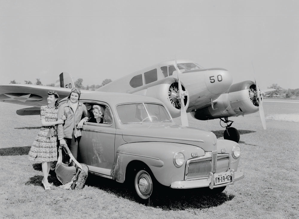 1942 Ford Super DeLuxe with airplane  0401-0948