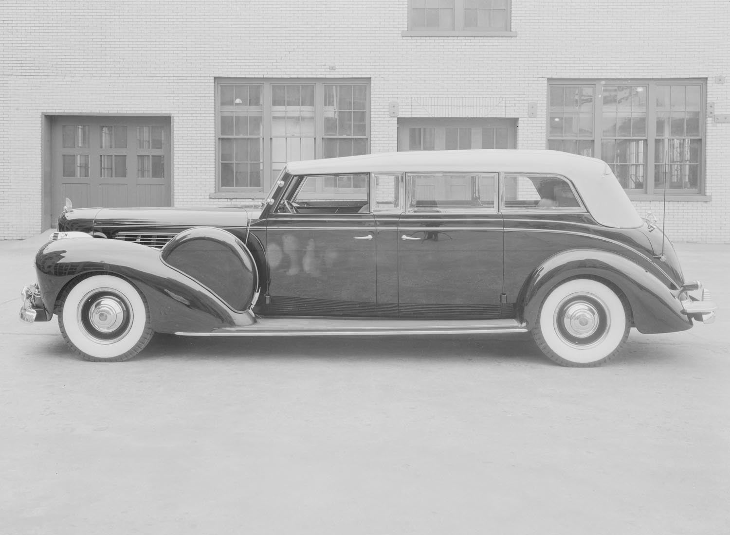 1942 Lincoln armored Presidental car  0401-0950