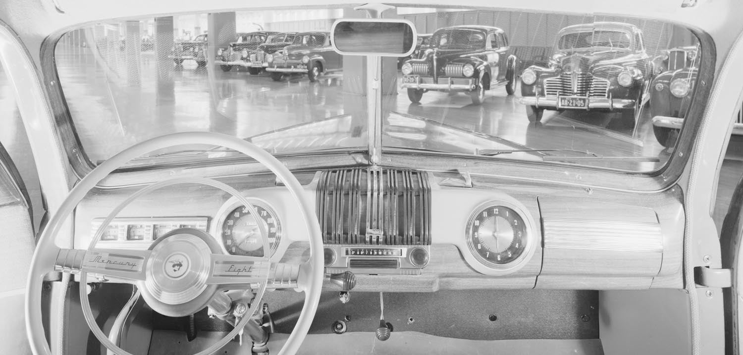 1942 Mercury instrument panel  0401-0964