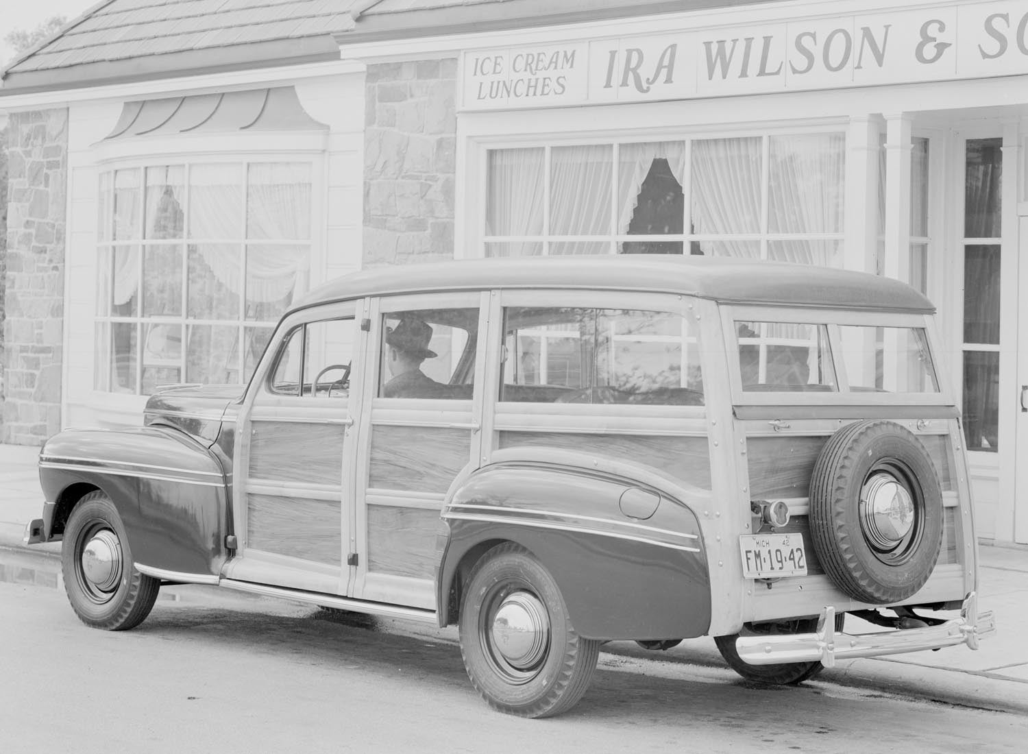 1942 Mercury station wagon  0401-0966