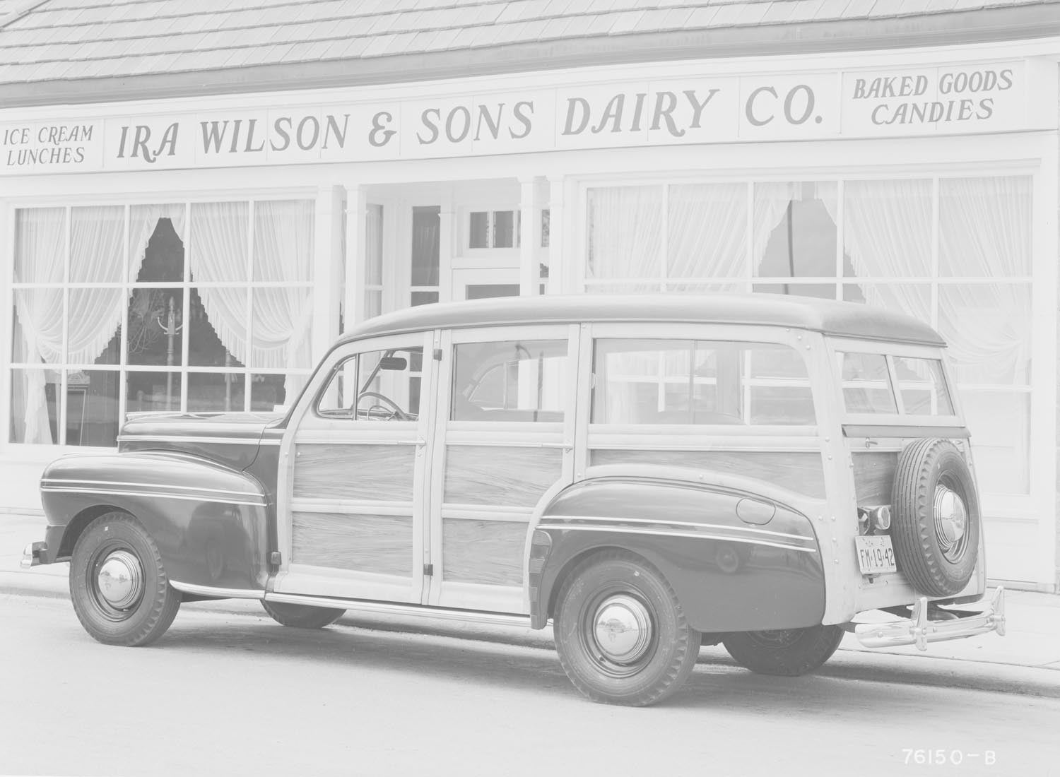 1942 Mercury station wagon  0401-0967