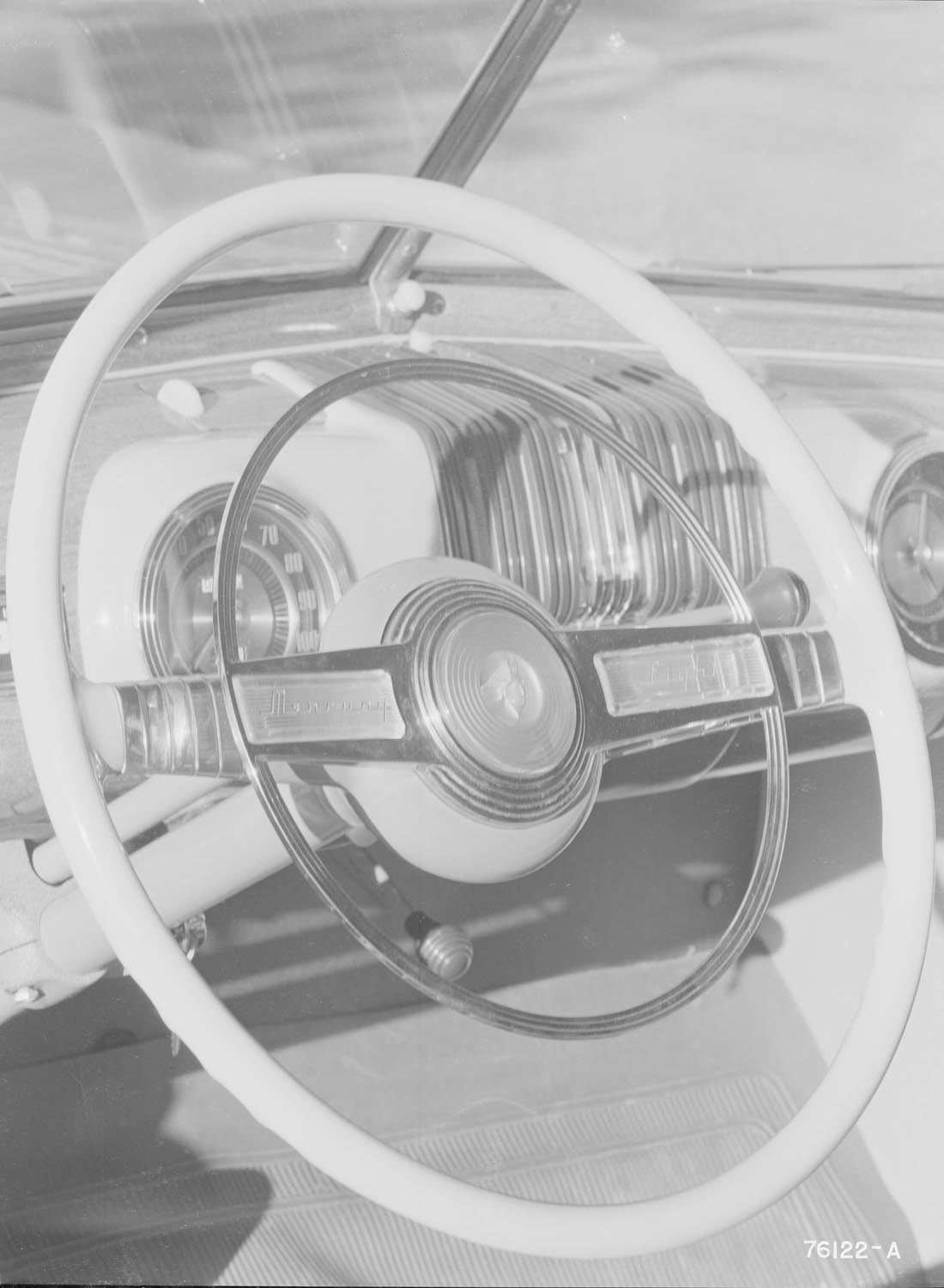 1942 Mercury steering wheel  0401-0968