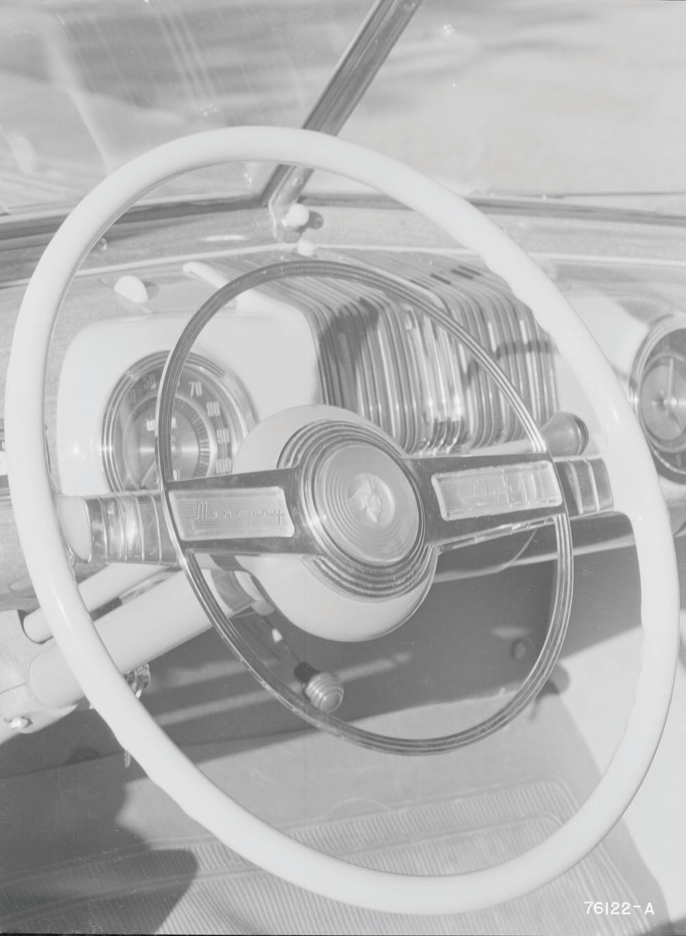1942 Mercury steering wheel  0401-0968