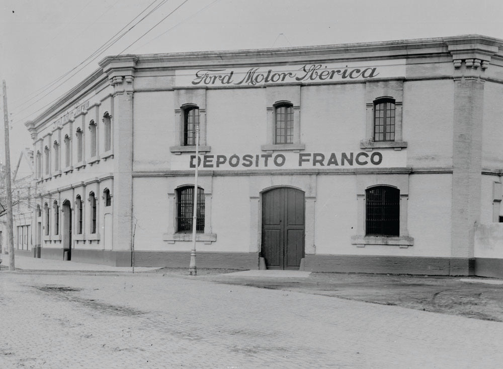 1943 Ford facility Barcelona Spain  0401-0975