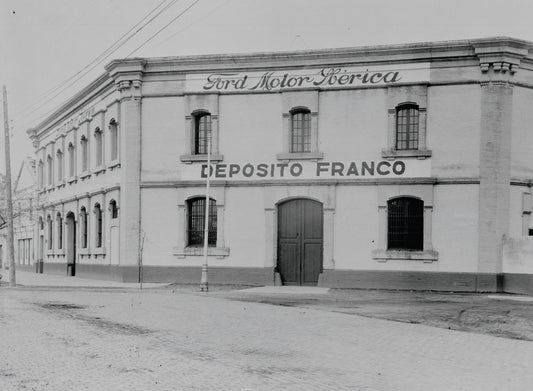 1943 Ford facility Barcelona Spain  0401-0975