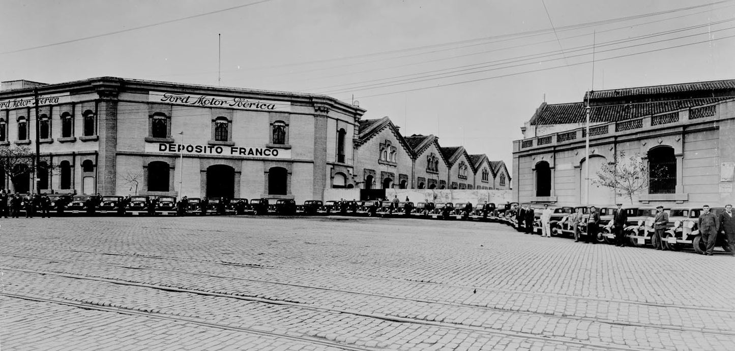 1943 Ford facility Barcelona Spain  0401-0976