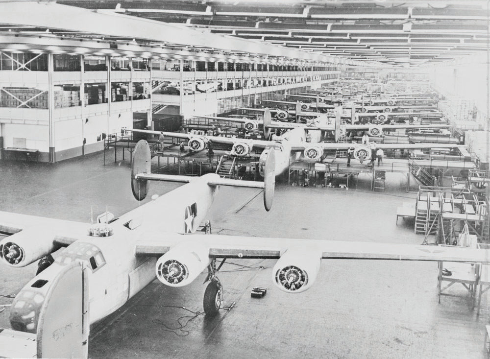 1943 Ford Willow Run Plant bomber production  0401-0983