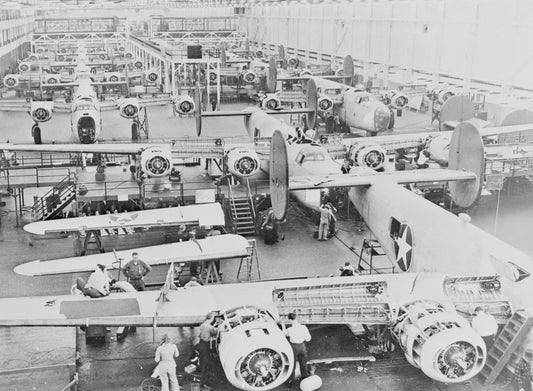 1943 Ford Willow Run Plant bomber production  0401-0984