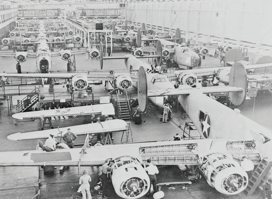 1943 Ford Willow Run Plant bomber production  0401-0984