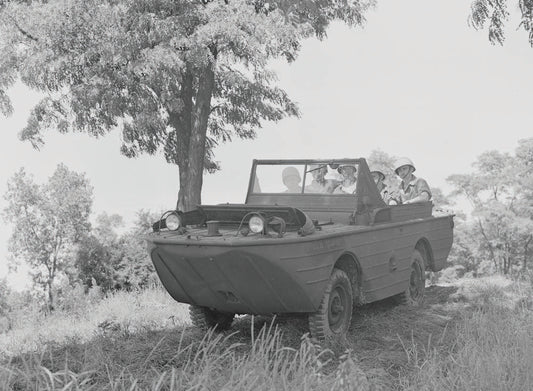 1943 U S Army amphabian vehicle  0401-0988