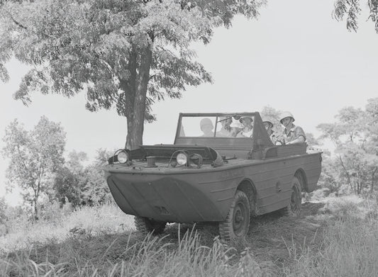 1943 U S Army amphabian vehicle  0401-0988