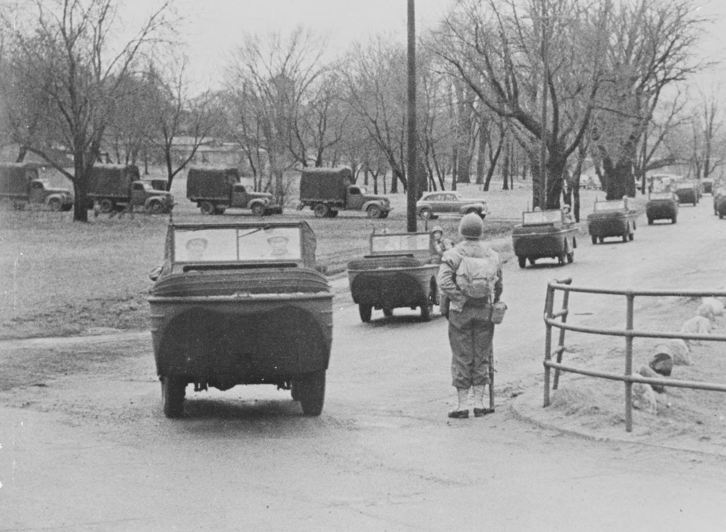 1943 U S Army amphibians  0401-0990