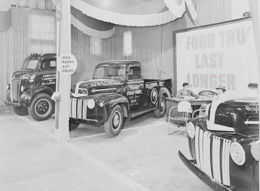 1946 Ford truck display 0401-1008