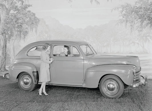 1946 Ford Tudor Sedan 0401-1012