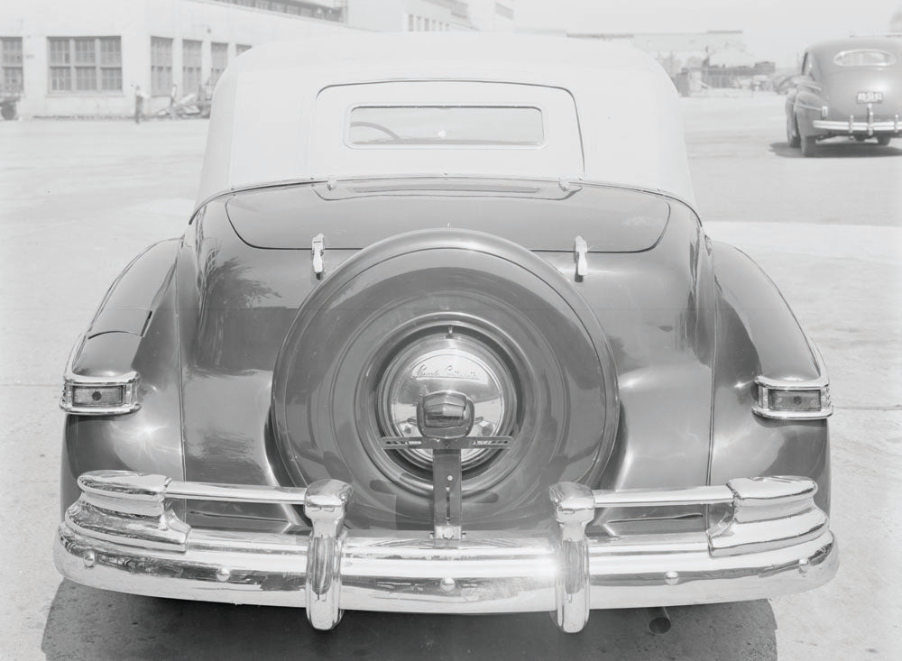 1946 Lincoln Continental rear view 0401-1027