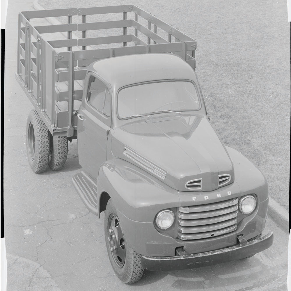 1947 Ford stake truck 0401-1072