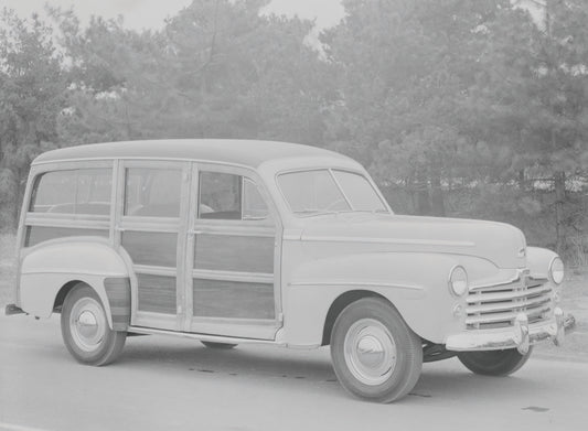 1947 Ford Super DeLuxe station wagon 0401-1074