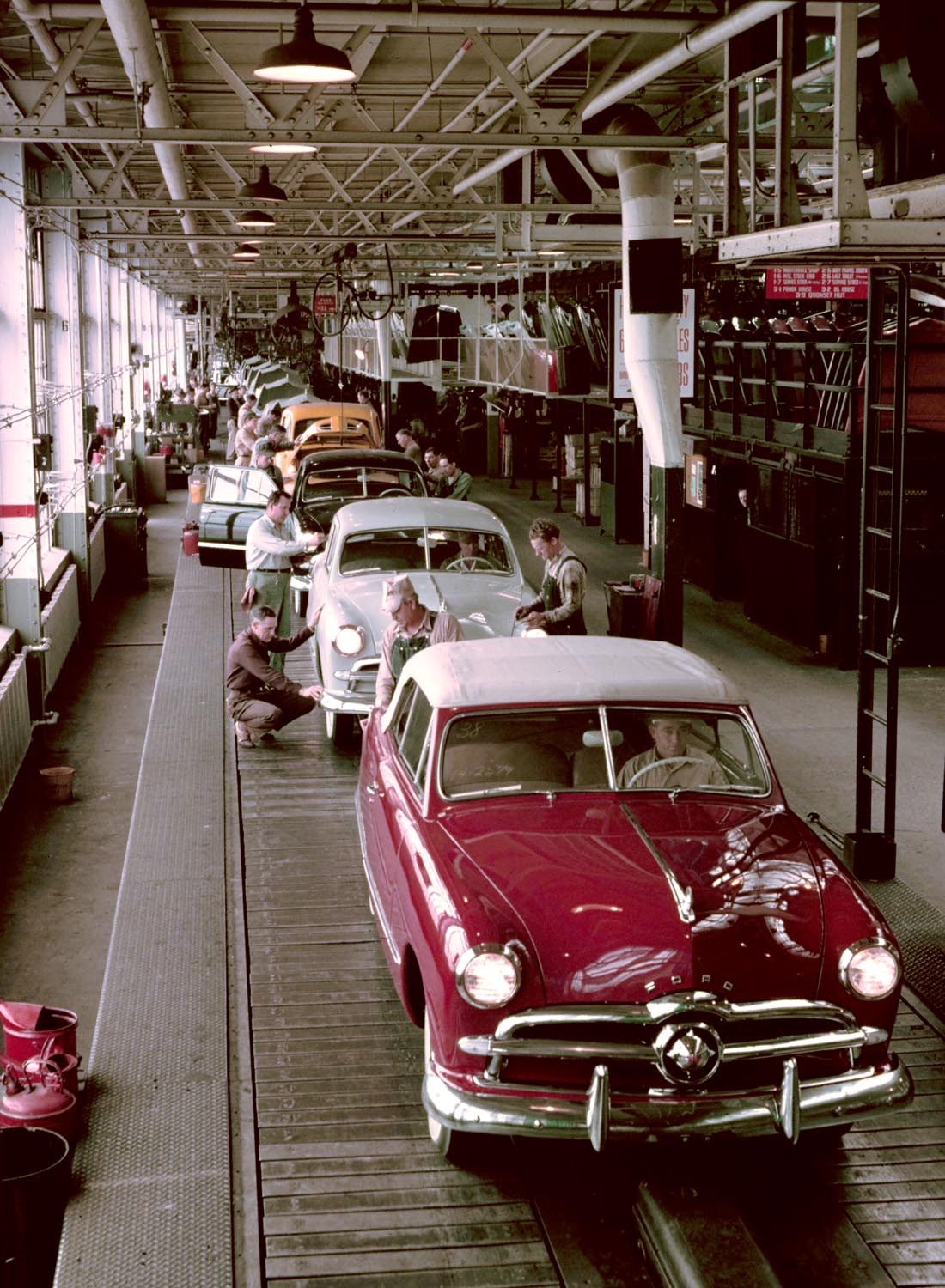 1949 Ford Dallas Plant final line  0401-1131