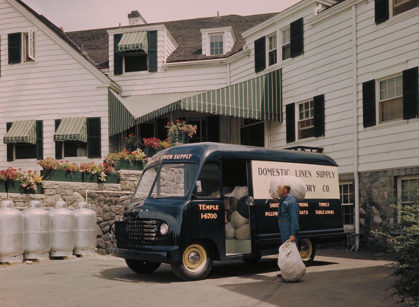 1949 Ford panel delivery at Oakland Hills Country  0401-1149