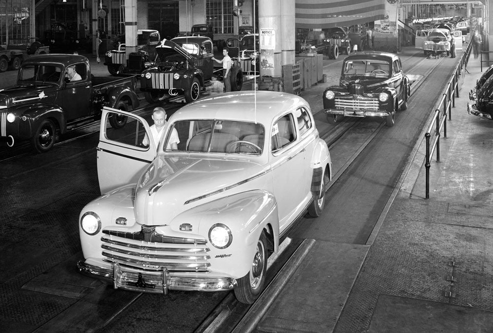 1945 Ford first post war car on assembly line 0401-1224