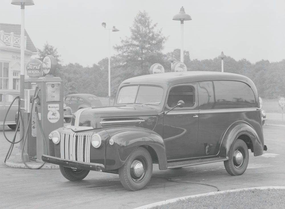 1946 Ford panel truck 0401-1308