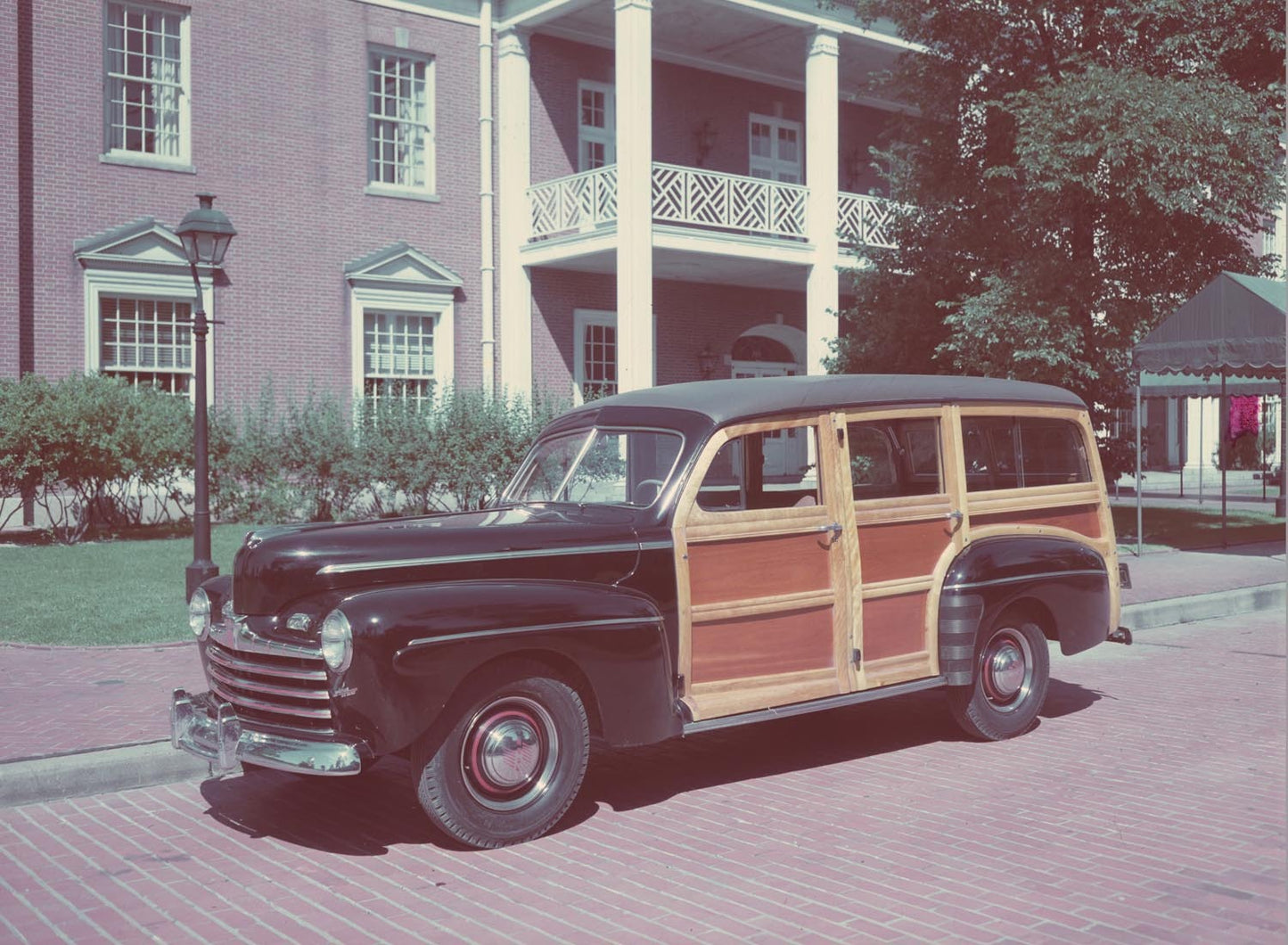 1946 Ford Station wagon  0401-1332
